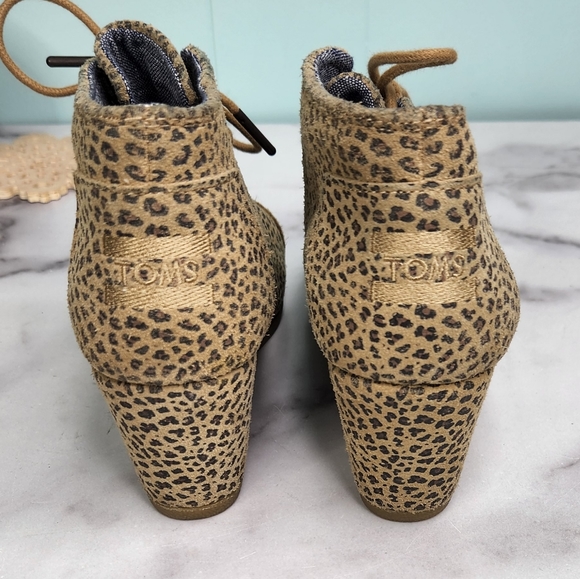 Tom's Kala Cheetah Suede Desert Boot - Picture 7 of 9